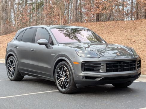 Certified 2025 Porsche Cayenne Coupe AWD/4WD image 9
