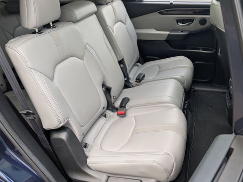 Used 2024 Honda Pilot Touring image 23