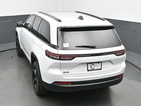 Used 2023 Jeep Grand Cherokee Altitude AWD/4WD image 39