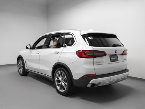 Used 2019 BMW X5 xDrive40i w/ Premium Package 2 AWD/4WD image 3