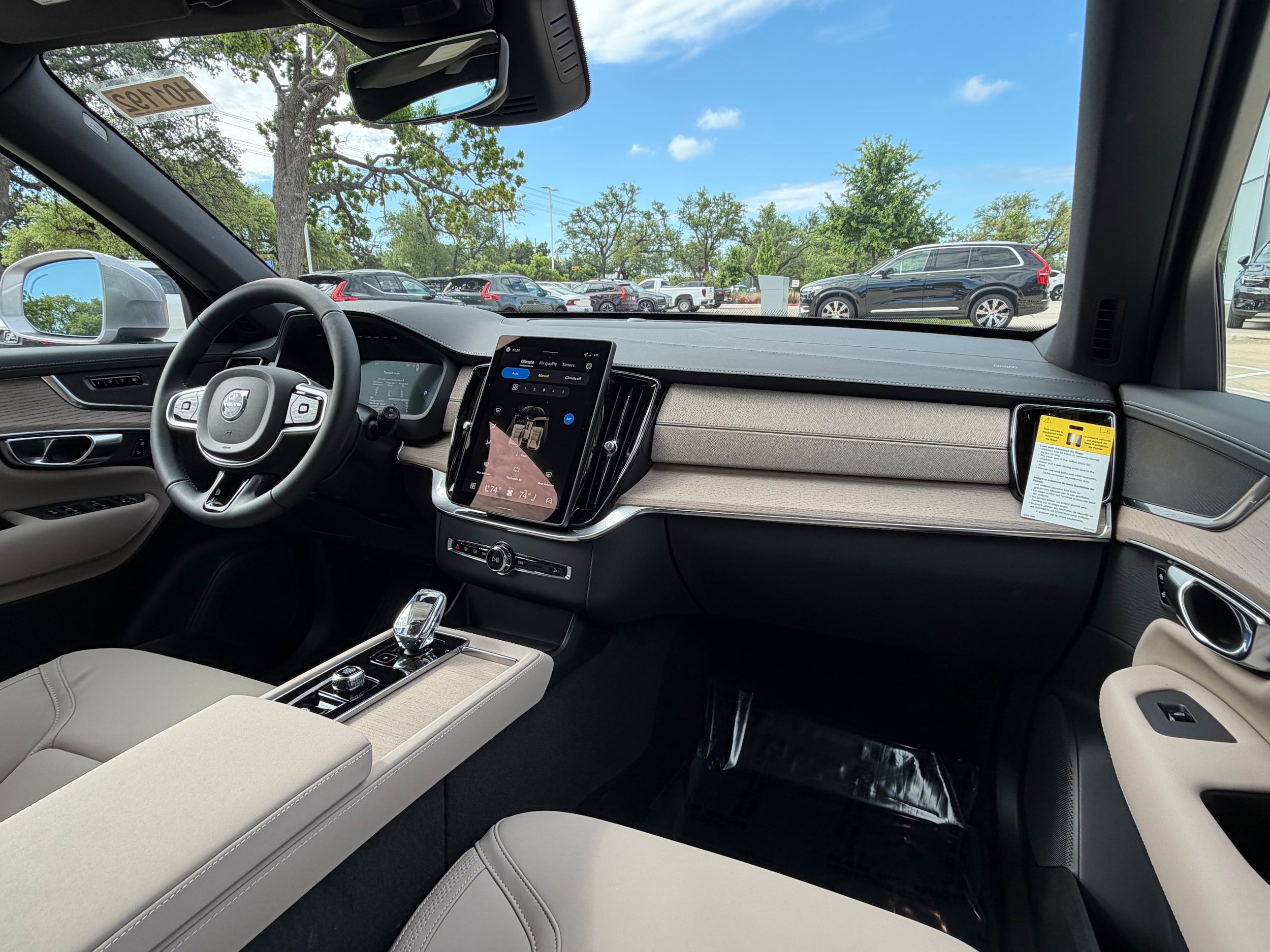 New 2026 Volvo XC90 B6 Plus w/ Protection Package Premier AWD/4WD image 11