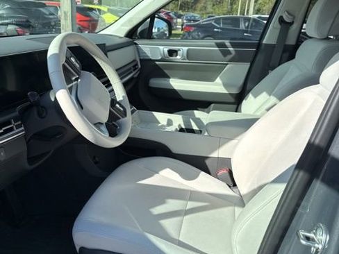 Used 2024 Hyundai Santa Fe SE FWD image 3