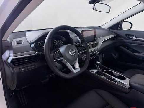 Certified 2025 Nissan Altima 2.5 SR AWD/4WD image 7