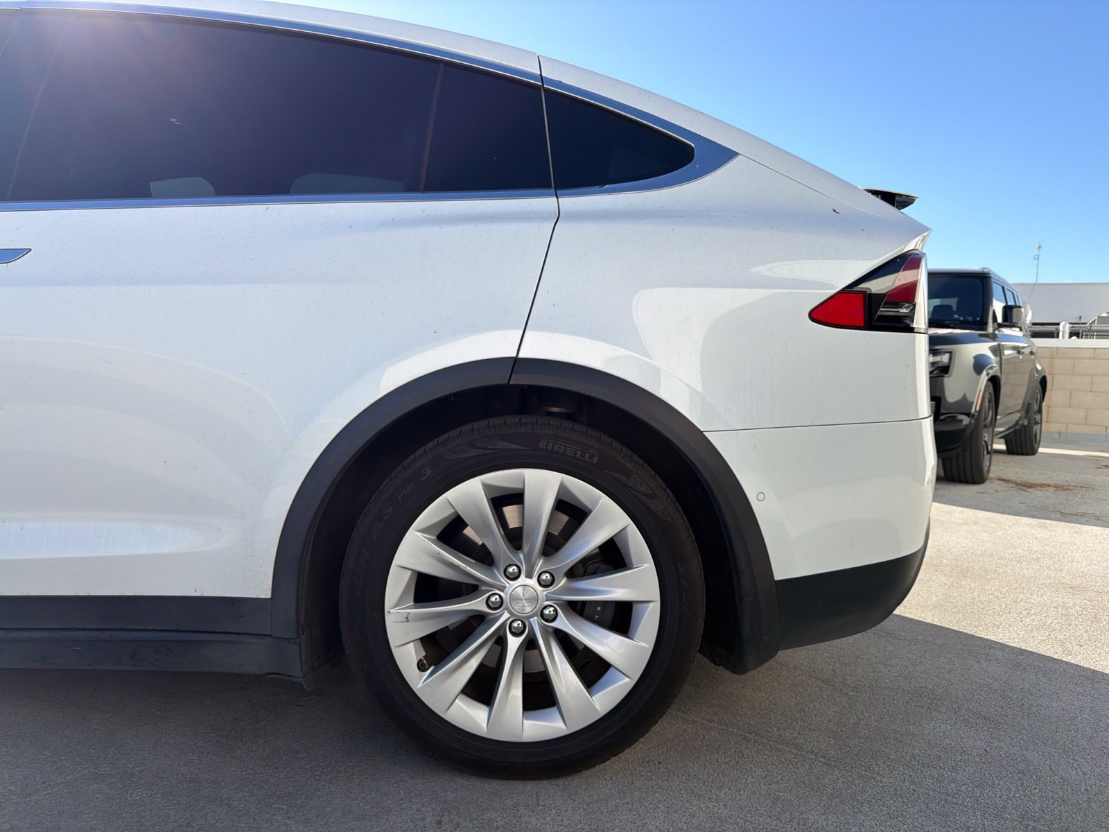 Used 2018 Tesla Model X 75D AWD/4WD image 5