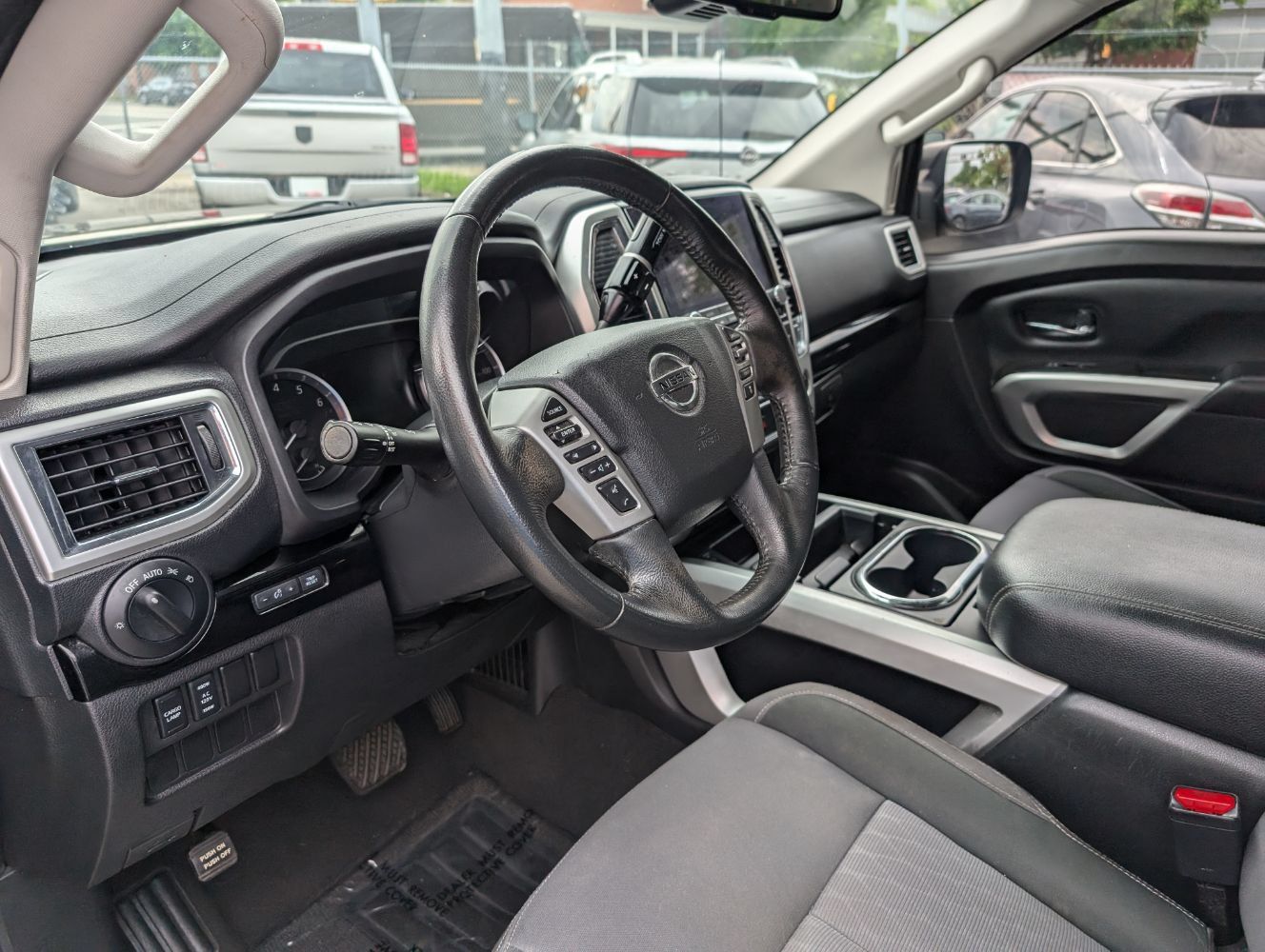 Used 2021 Nissan Titan SV w/ SV Convenience Package RWD image 12