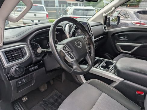 Used 2021 Nissan Titan SV w/ SV Convenience Package RWD image 12