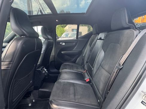 Used 2019 Volvo XC40 T5 R-Design image 14