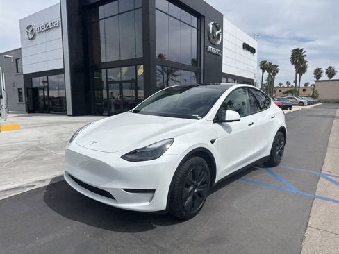 Used 2024 Tesla Model Y Long Range image 2