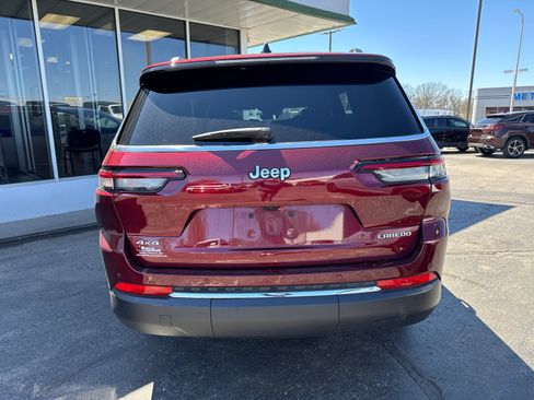Used 2025 Jeep Grand Cherokee L Laredo image 4