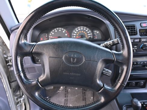 Used 2000 Toyota 4Runner SR5 AWD/4WD image 26
