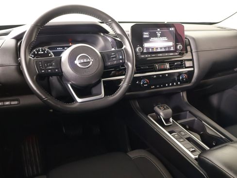 Used 2025 Nissan Pathfinder SV FWD image 2