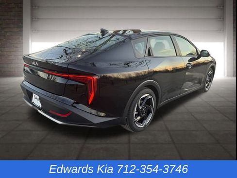 New 2025 Kia K4 EX image 2