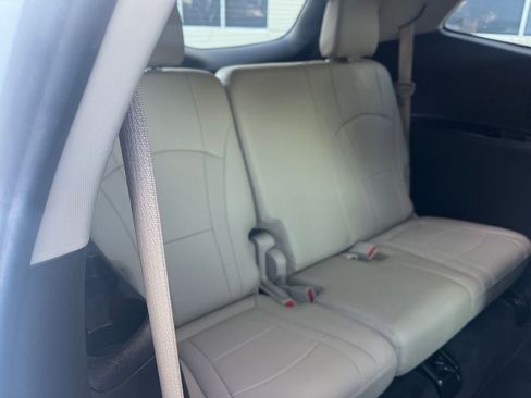 Used 2019 Buick Enclave Essence image 19