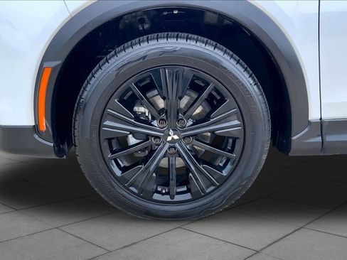 Used 2022 Mitsubishi Eclipse Cross LE FWD image 11