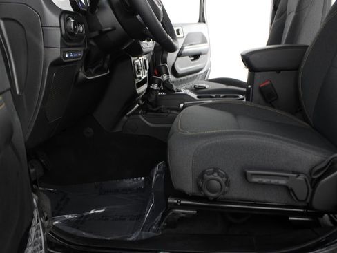 Used 2025 Jeep Wrangler Unlimited Sahara AWD/4WD image 15
