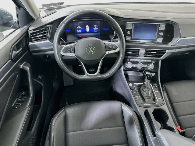 Certified 2024 Volkswagen Jetta SE w/ Panoramic Sunroof Package FWD image 23