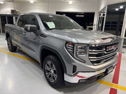 Used 2024 GMC Sierra 1500 SLT image 4
