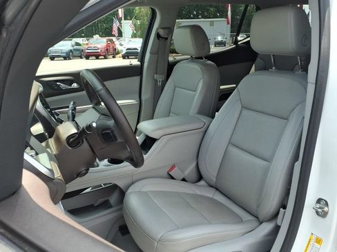 Used 2023 GMC Acadia SLT w/ Preferred Package FWD image 4