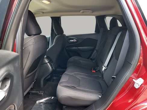Used 2015 Jeep Cherokee Latitude w/ Cold Weather Group AWD/4WD image 17