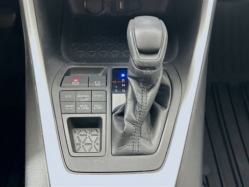 Used 2021 Toyota RAV4 XLE AWD/4WD image 24