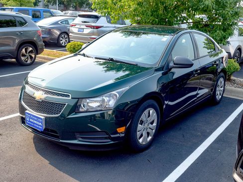 Used 2014 Chevrolet Cruze LS FWD image 1