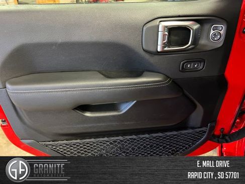 Used 2023 Jeep Wrangler Unlimited Sahara AWD/4WD image 11