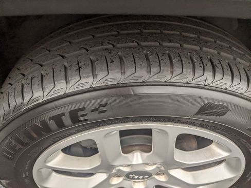 Used 2018 Jeep Renegade Latitude image 13