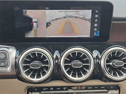 Used 2022 Mercedes-Benz GLB 250 image 17