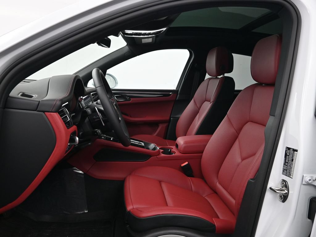 Certified 2026 Porsche Macan AWD/4WD image 5