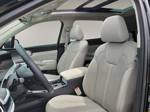 Used 2025 Kia Sorento SX FWD image 12