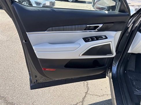 Used 2023 Kia Telluride EX w/ EX Captain's Chair Package image 13