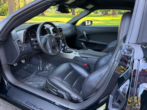 Used 2005 Chevrolet Corvette Convertible w/ Preferred Equipment Group RWD image 10