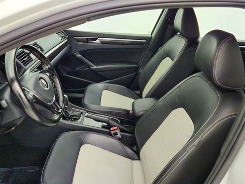 Used 2018 Volkswagen Passat 3.6 FWD image 19