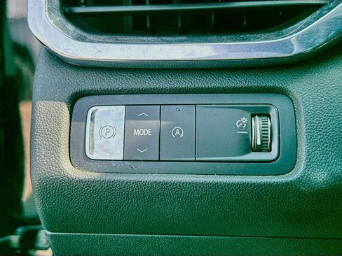 Used 2025 GMC Acadia Elevation w/ Elevation Premium Package FWD image 19