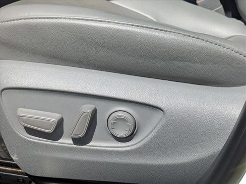 Used 2022 Toyota Highlander Platinum AWD/4WD image 4