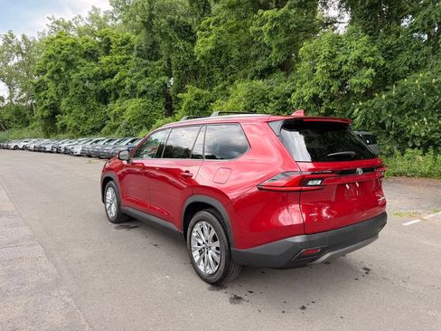 Used 2025 Toyota Grand Highlander AWD image 6