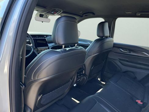 New 2025 Jeep Grand Cherokee Altitude image 17