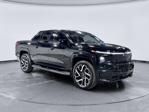 Used 2024 Chevrolet Silverado EV RST AWD/4WD image 4
