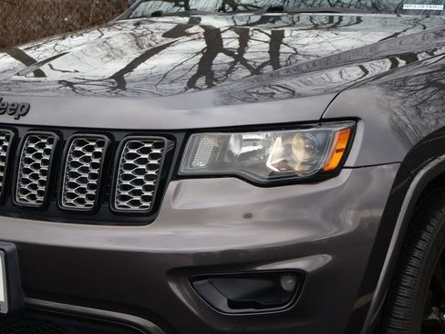 Used 2019 Jeep Grand Cherokee Altitude image 3