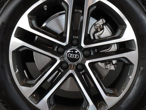 Certified 2025 Audi Q5 Premium w/ Convenience Package AWD/4WD image 7