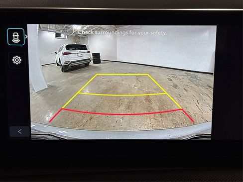 Used 2025 Hyundai Tucson SE image 32