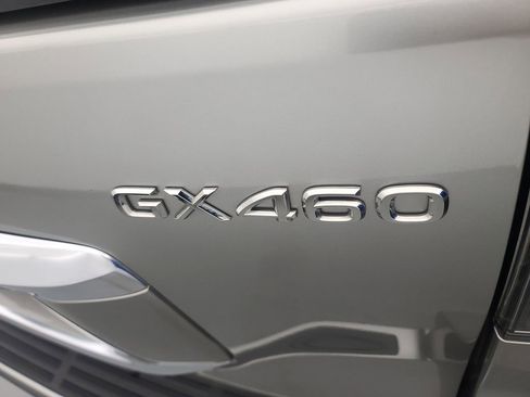 Used 2023 Lexus GX 460 Premium w/ Accessory Package image 11