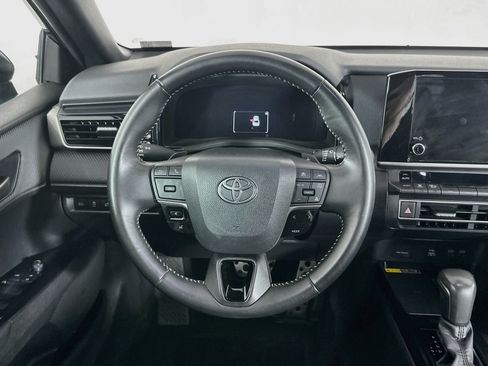 Used 2025 Toyota Camry SE FWD image 18