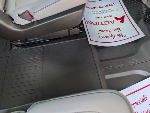 Used 2023 GMC Yukon XL SLT w/ SLT Luxury Package image 14