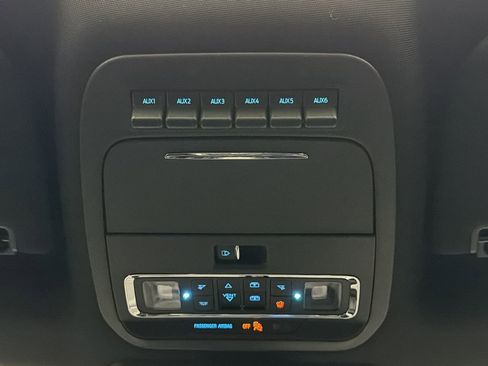 Used 2026 Ford F450 Platinum w/ FX4 Off-Road Package AWD/4WD image 36