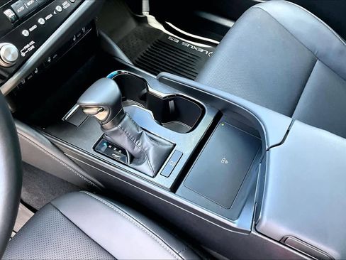 Used 2024 Lexus ES 350 w/ Premium Package image 17