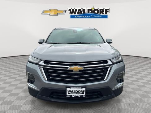 Used 2023 Chevrolet Traverse LT FWD image 2