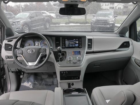 Used 2020 Toyota Sienna XLE Premium image 19