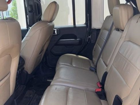 Used 2018 Jeep Wrangler Unlimited Sahara AWD/4WD image 8