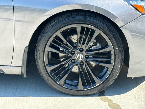 Used 2018 Honda Accord Sport image 11